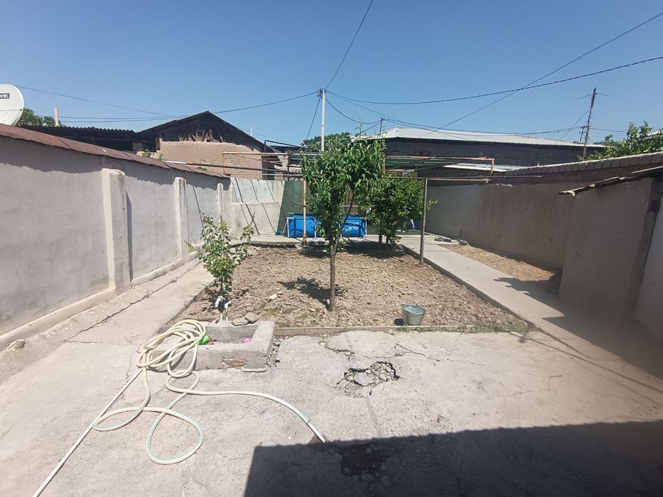 Срочна сотилади 2.5 сотых ховли халкаро аеропор якинида