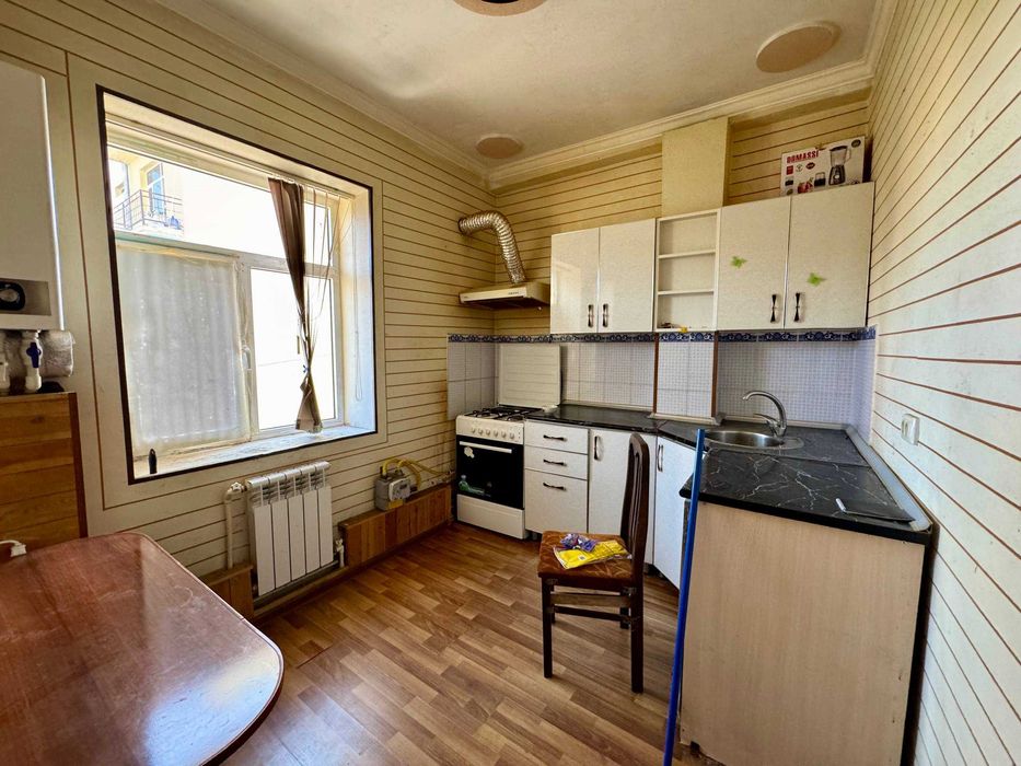 Buxoroda kvartira sotiladi 2 xonali 57m2 3-qavat