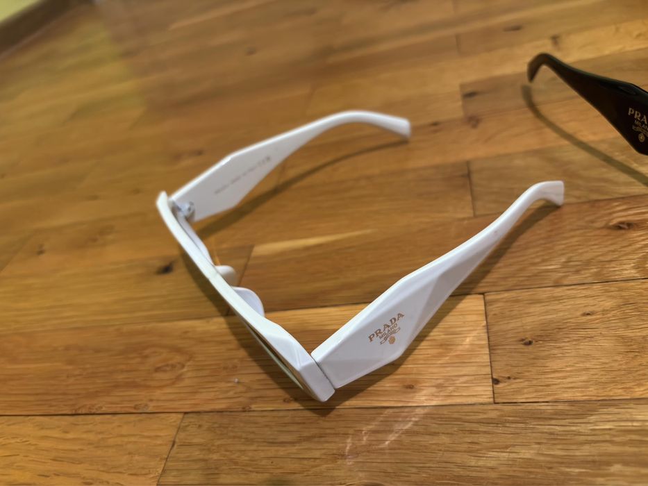 Слънчеви очила Prada 60 лв