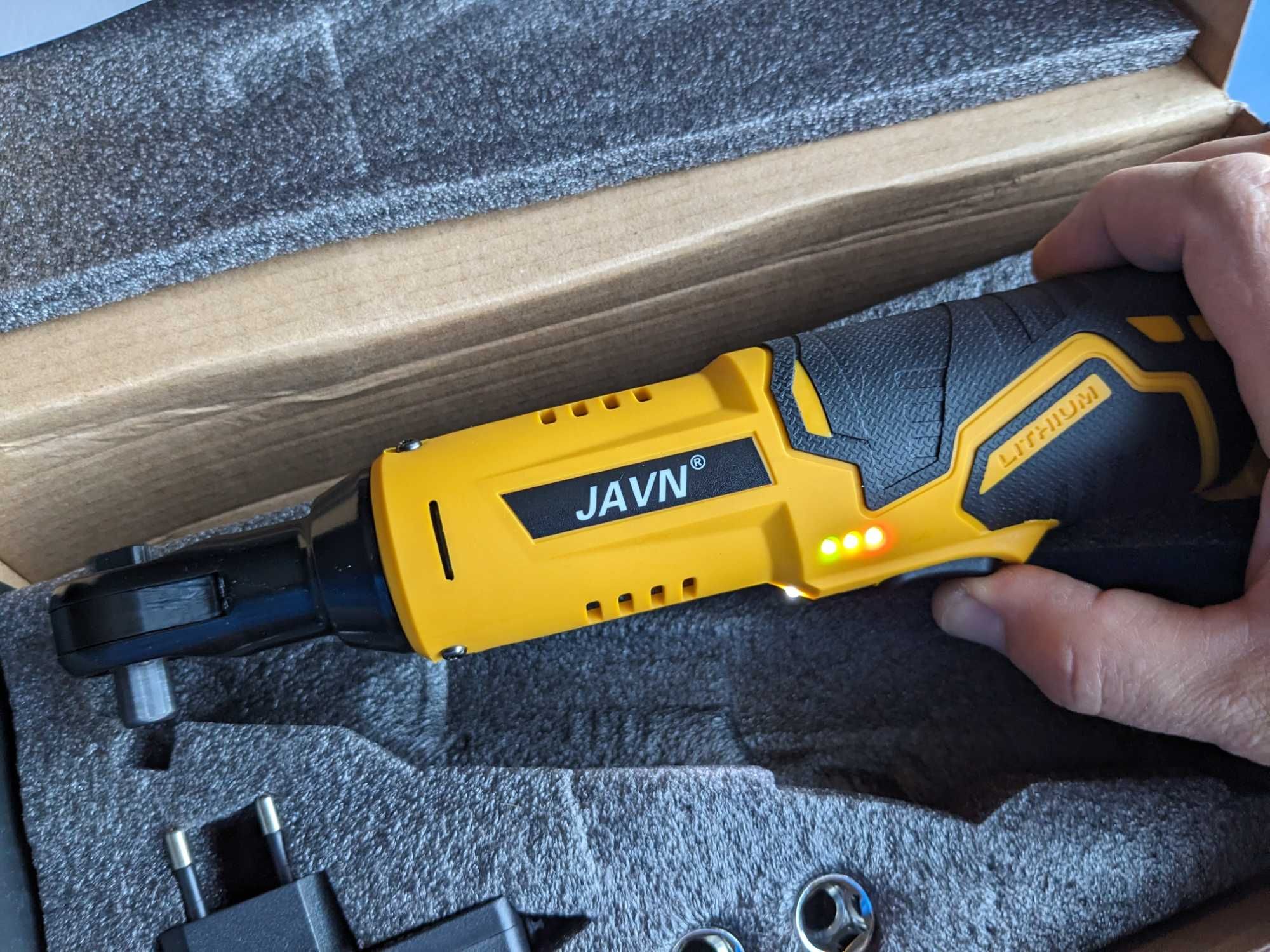 Акумулаторна тресчотка 3/8" чисто нова JAVN