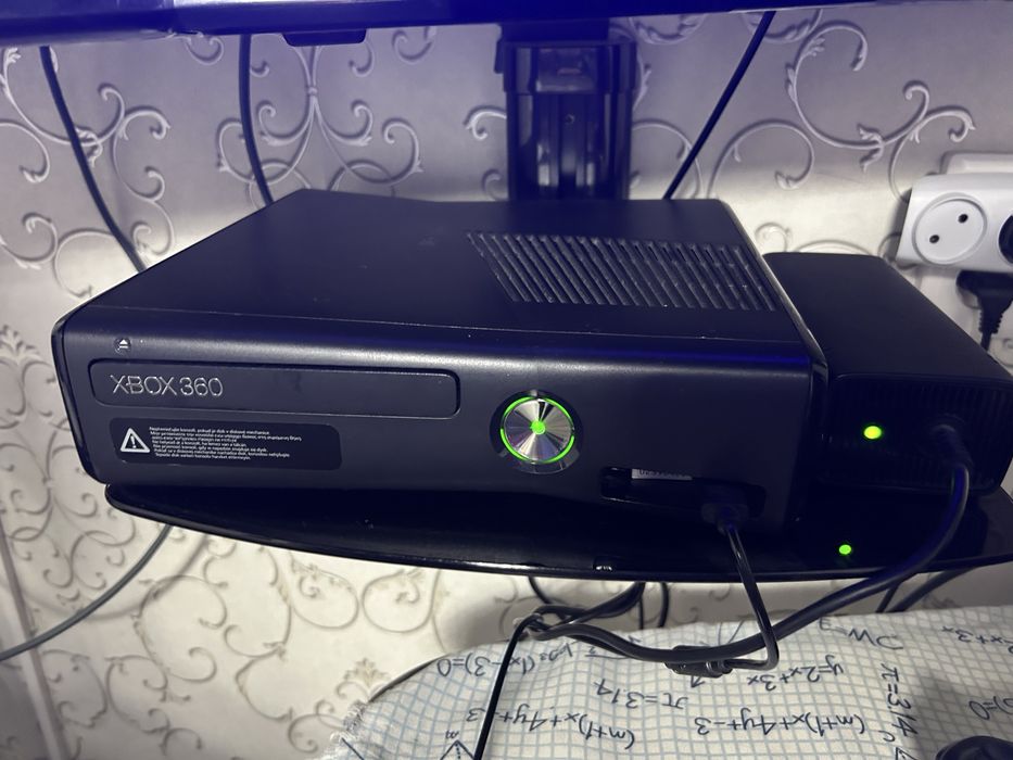 Игровая приставка XBOX 360