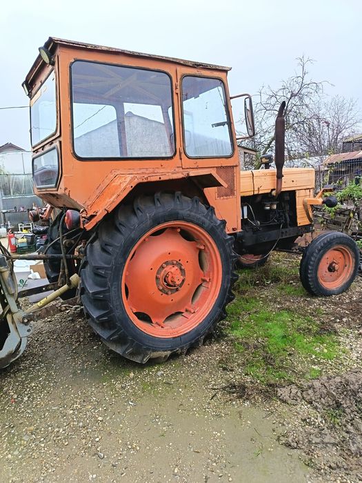 Vând tractoare  U650  , plug pp4 și freza Bomet