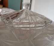 Vând  2 bomboniere noi  din cristal marca Nachtmann