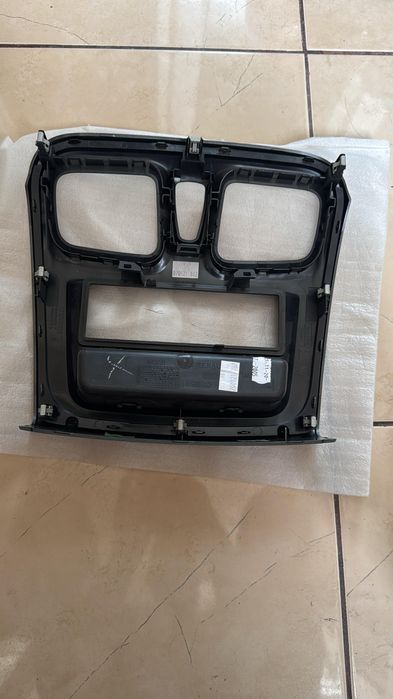 Ramă radio Logan 2 originală.