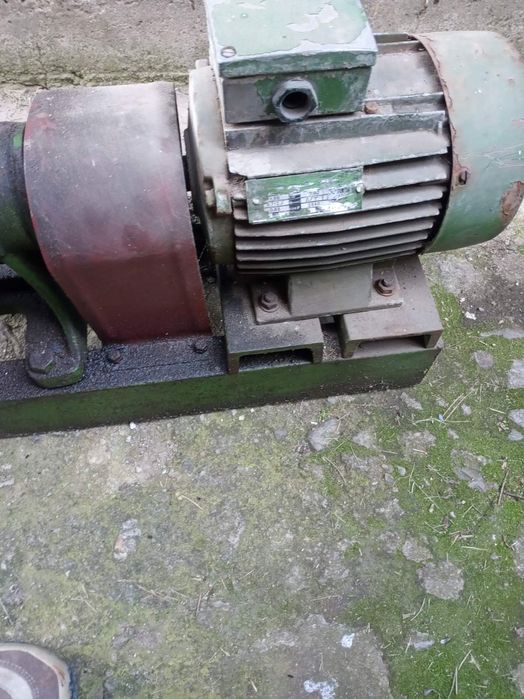 Трифазна водна помпа