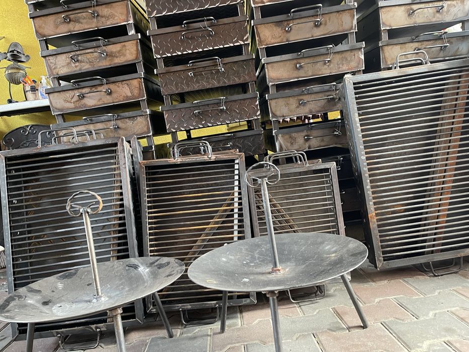 Grătar de grădină pe cărbuni