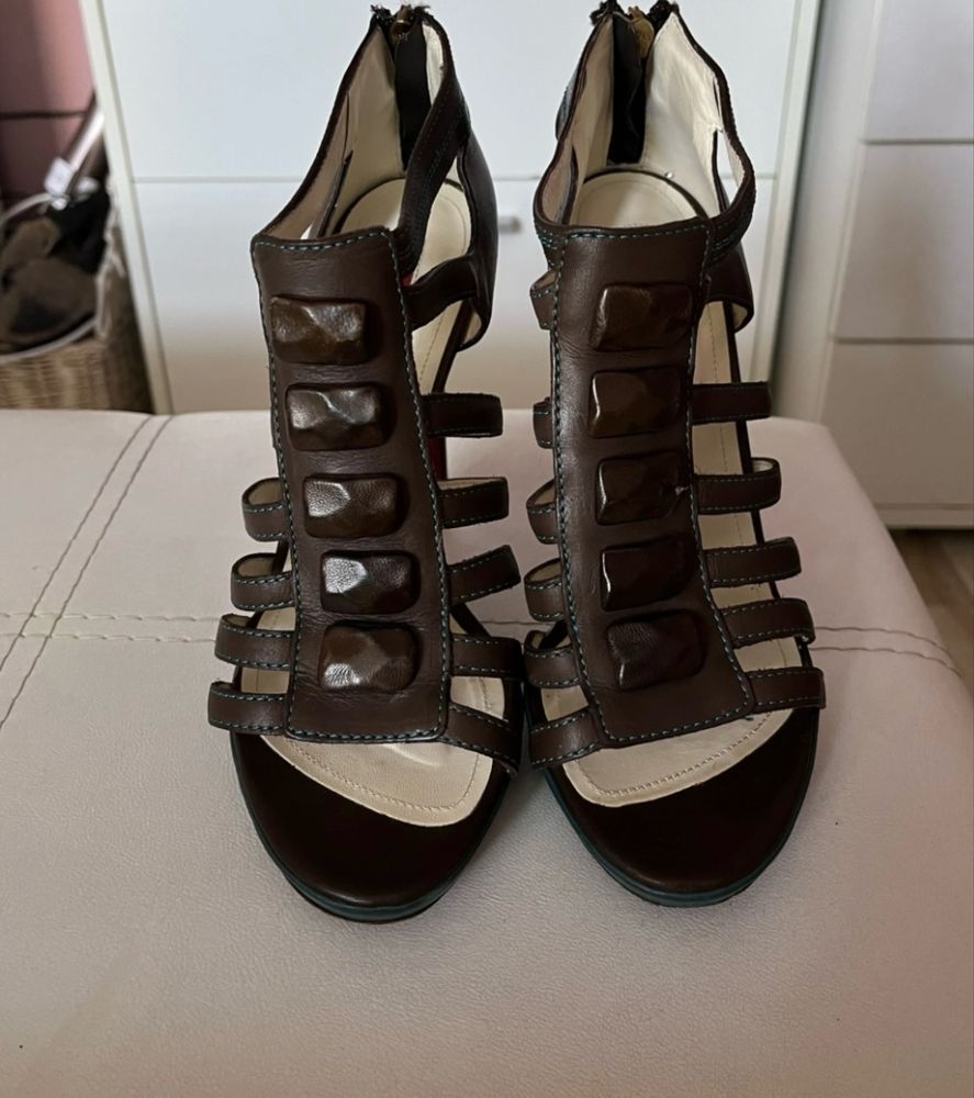 Оригинални токчета лачени bally 38 н cesare paciotti