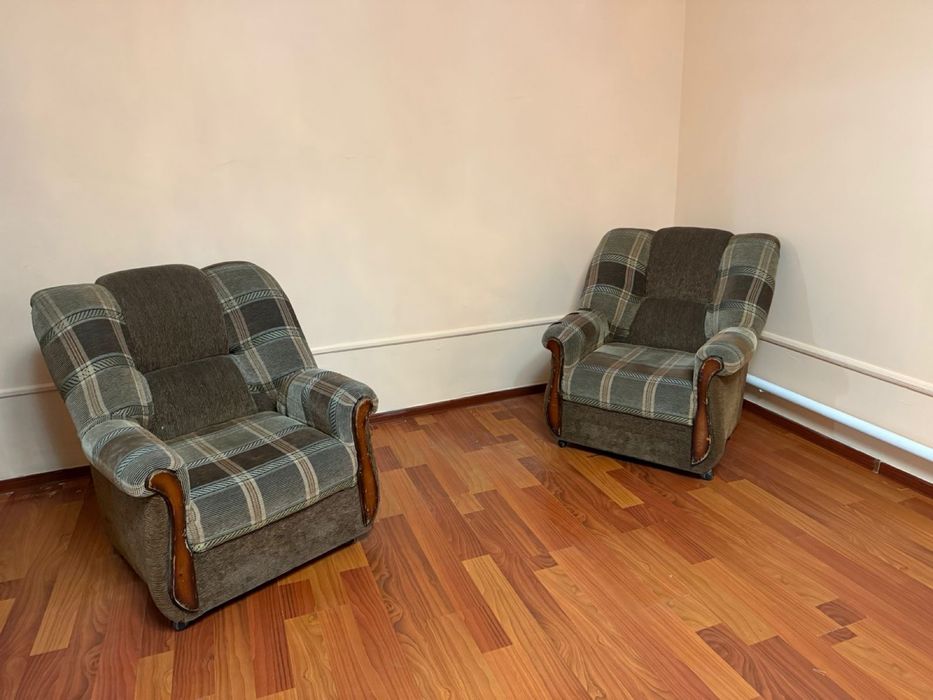 Кресло два в хорошем состоянии