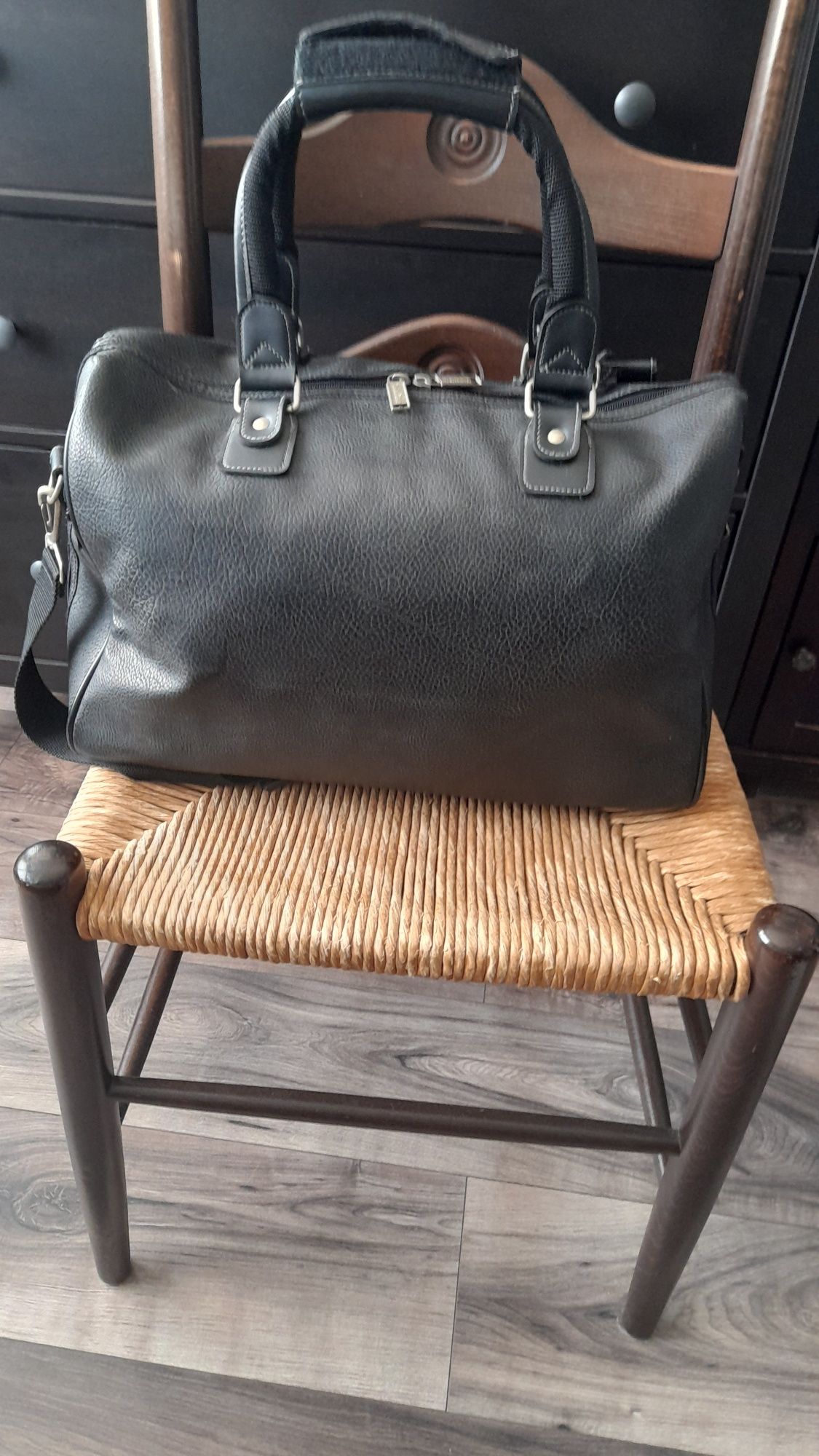 Дамска кожена спортна чанта и пътна чанта