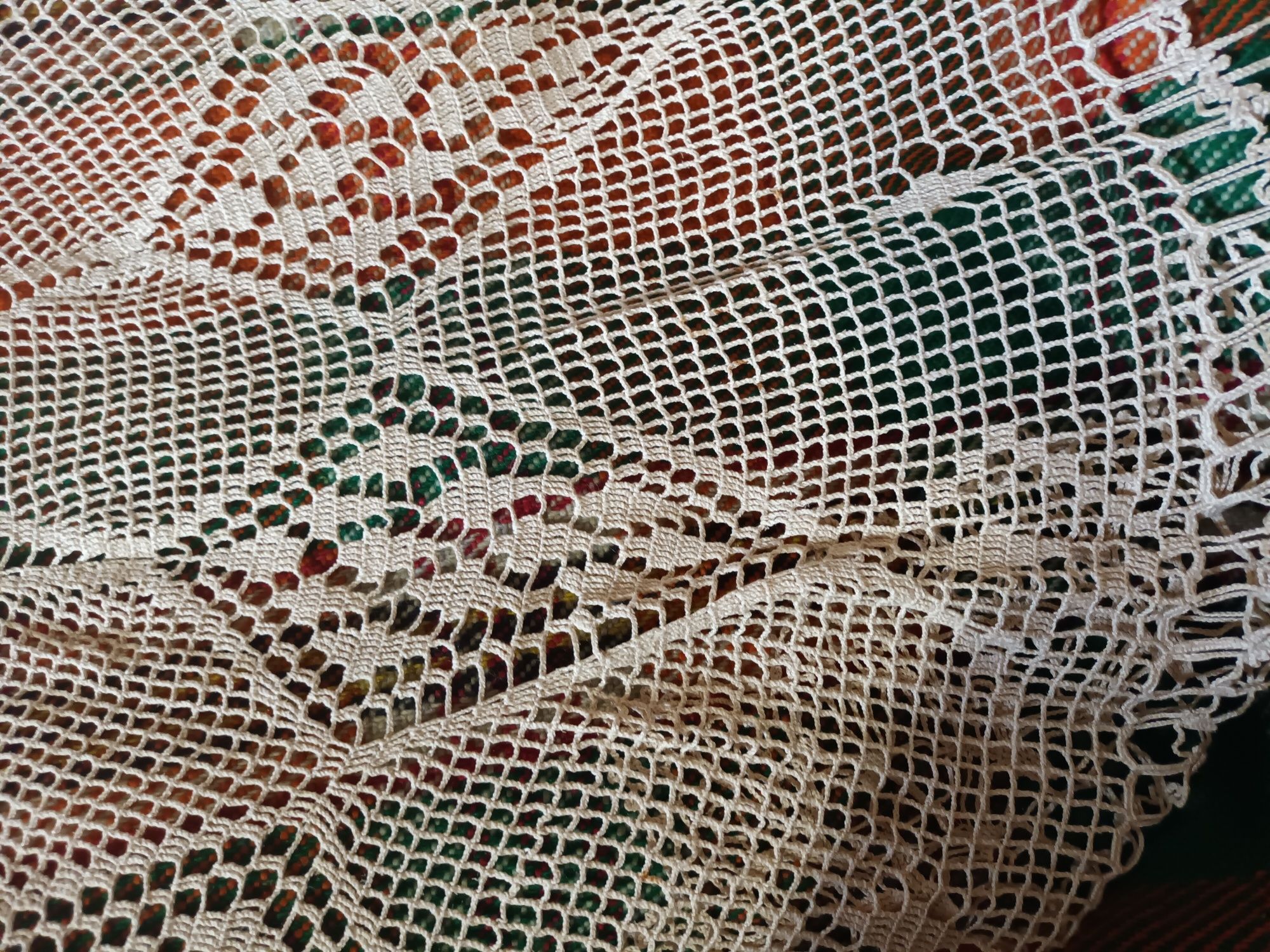 Дантелени покривки плетени на една кука