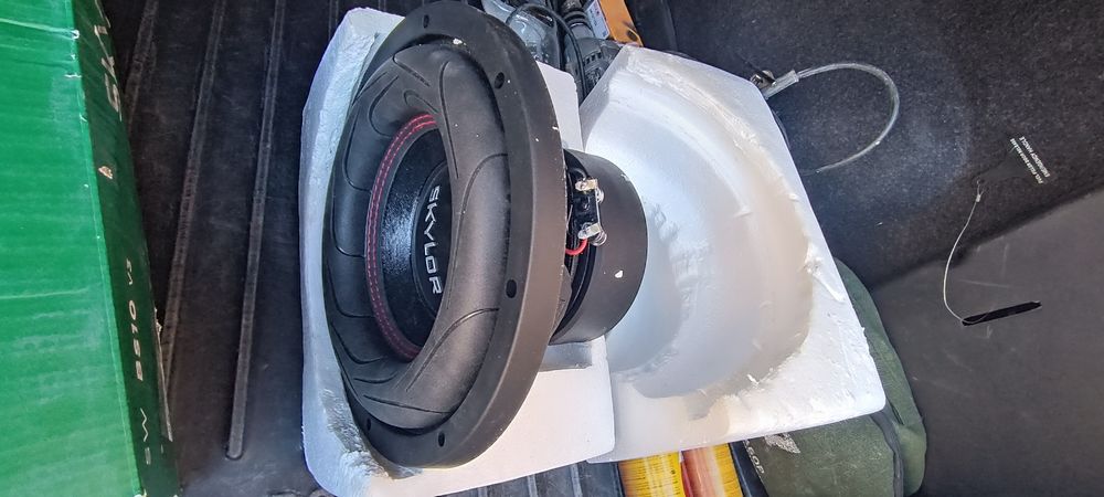 Продам сабвуфер фирмы skylor привезли с России новая