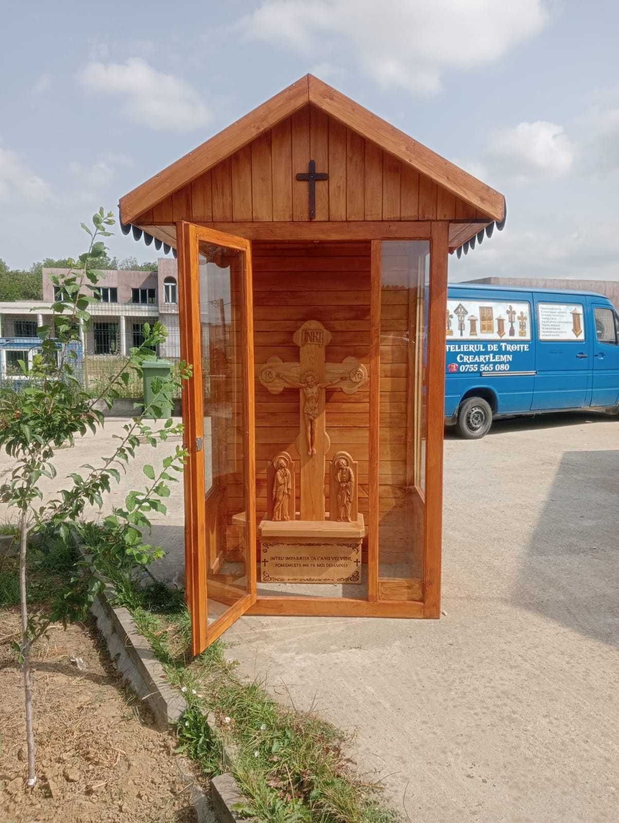 TROIȚE si cruci din lemn,  sculptate