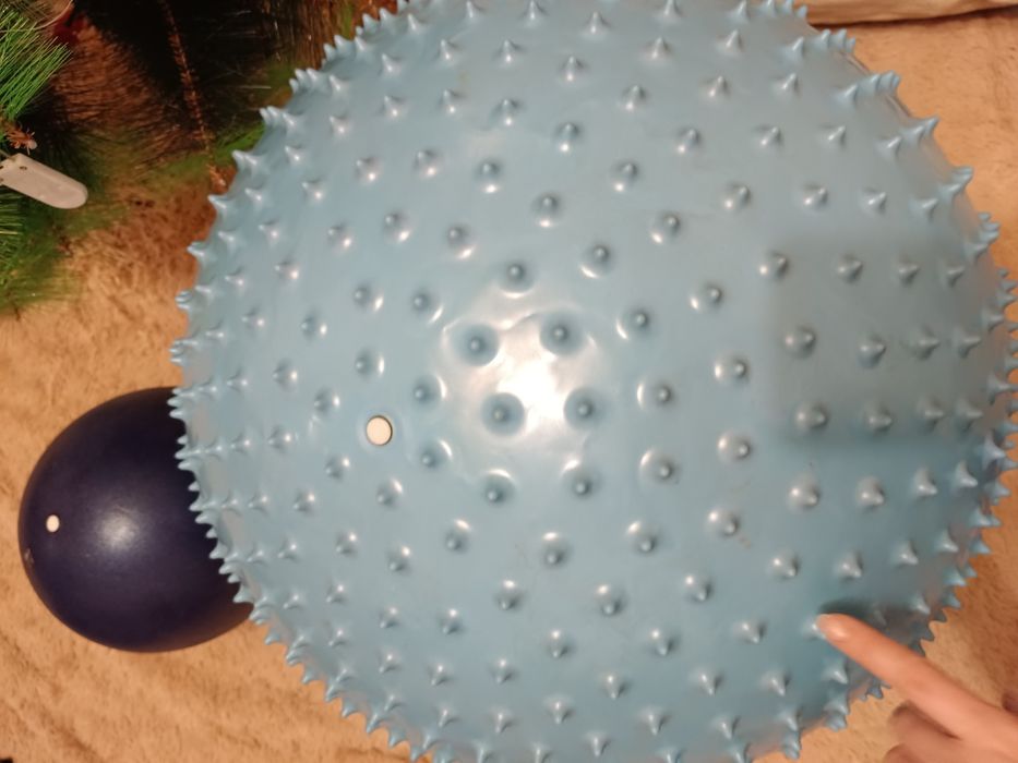 2 Мяча для физических занятий, игр, б/у, хорошее состояние.