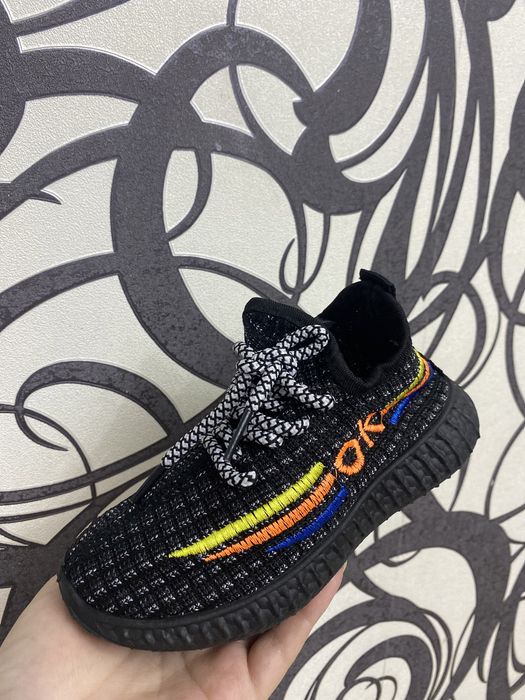 Новые детские кроссовки