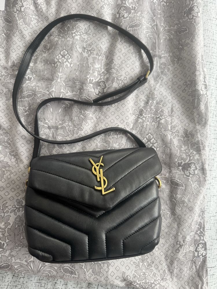 Чанта на марката yves saint laurent
