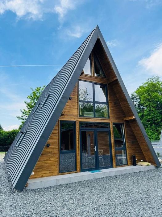 Executam case și cabane A-frame