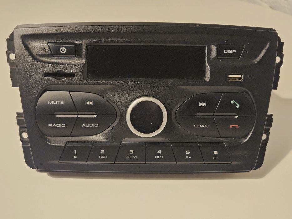 Продам заводскую магнитолу Lada Granta FL