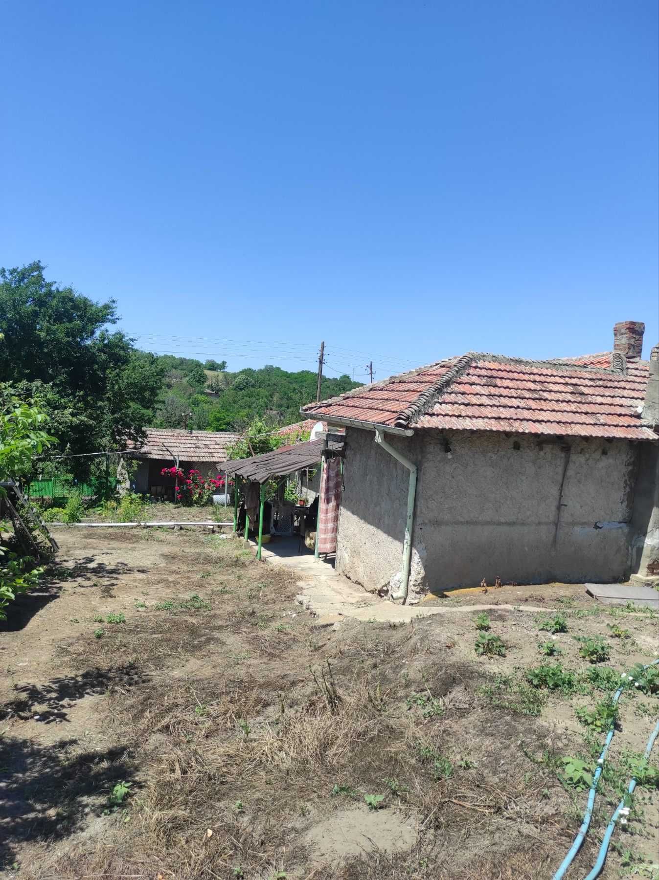 Продавам къща в село Казимир