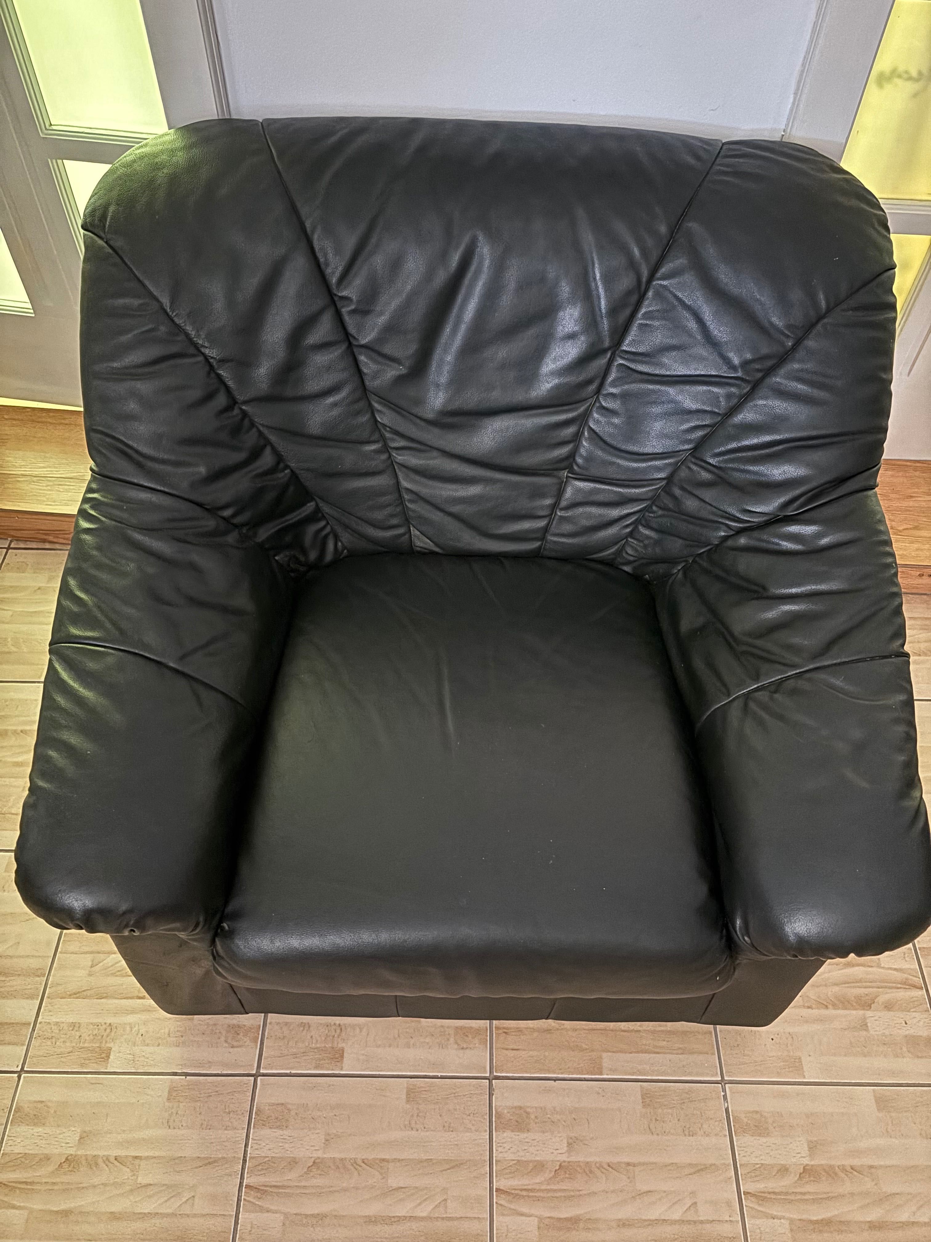 Set piele, 2 canapele/1 extensibila +1 fotoliu