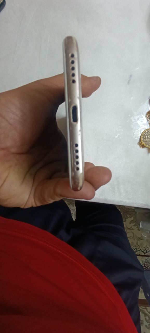 Redmi 5 Plus 4/64 Gb karobkasi bor.