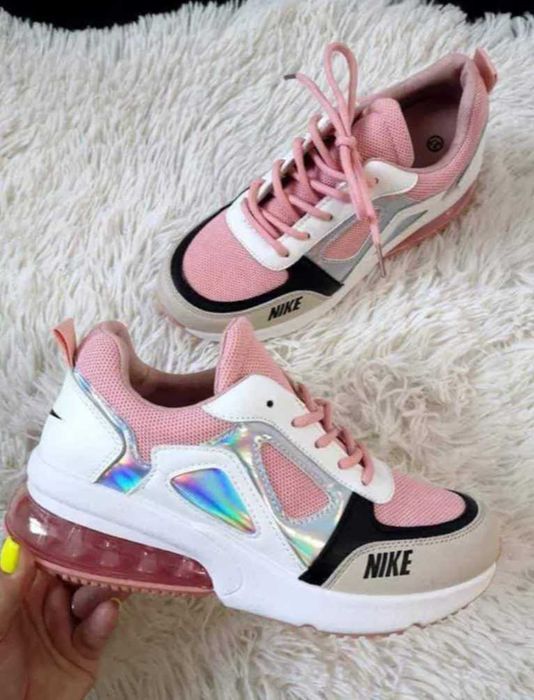 Дамски маратонки Nike