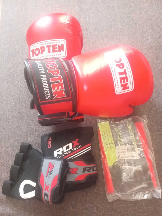 Перчатки для бокса.