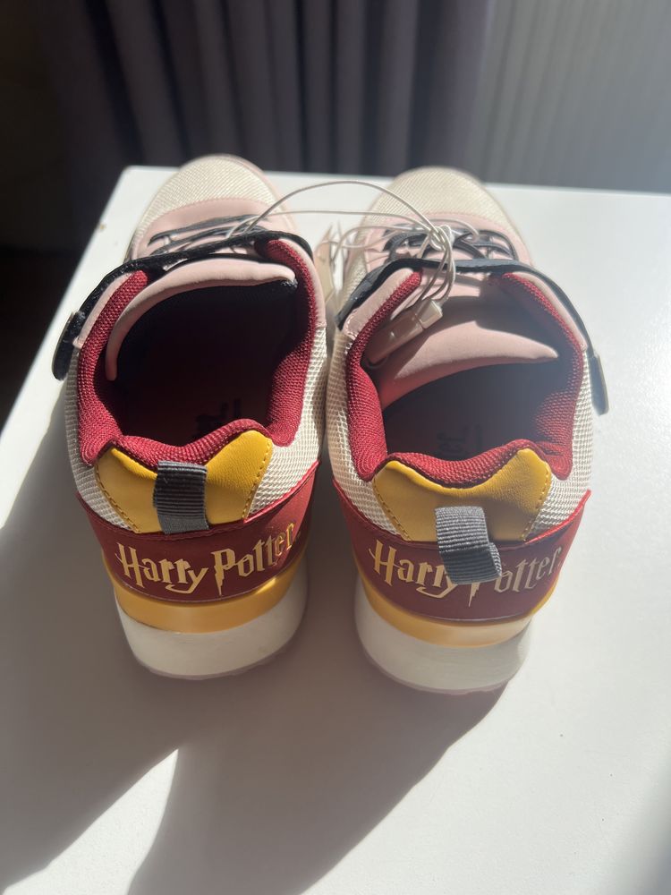 Обувки от Reserved Harry Potter