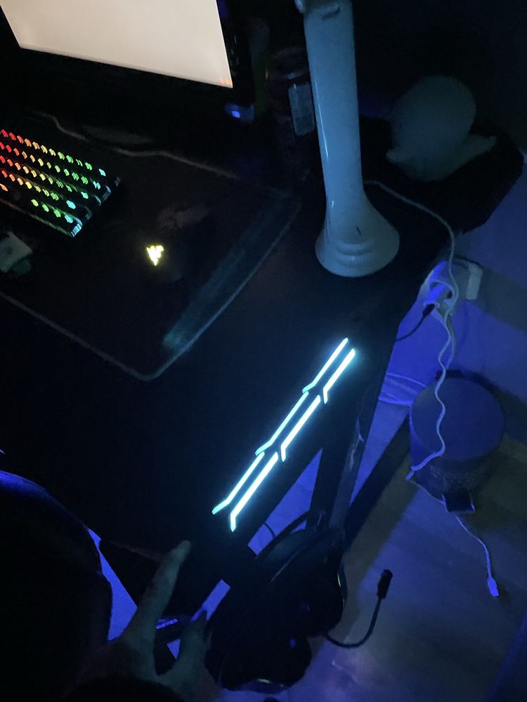 Геймърско бюро gaming desk