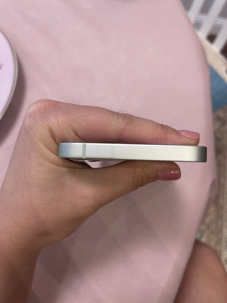 Продам срочно Iphone 12 в идеальном состоянии