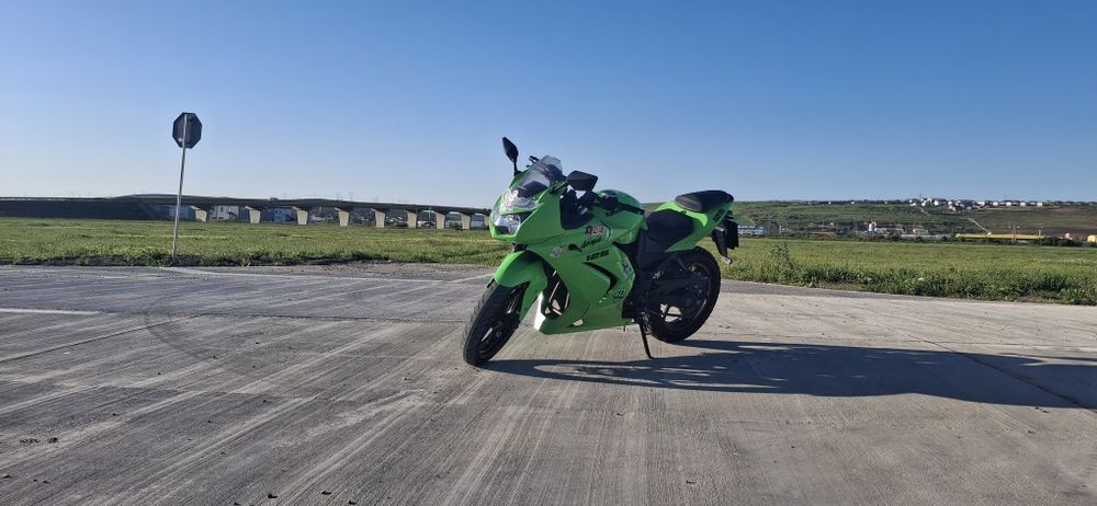 Se vinde kawasaki ninja250 r injecție  an 2010 acte de anglia