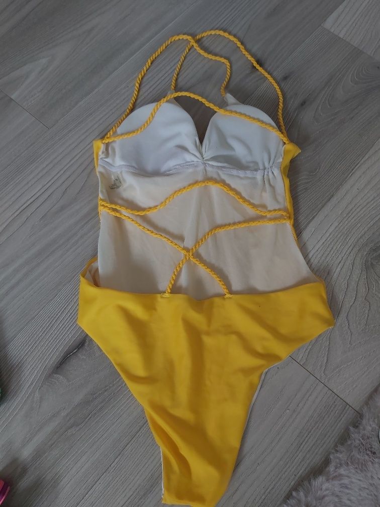 Costum de baie întreg