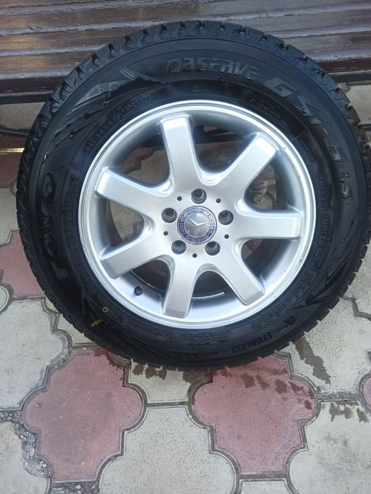 Продается зимняя  резина новая 235/60/16