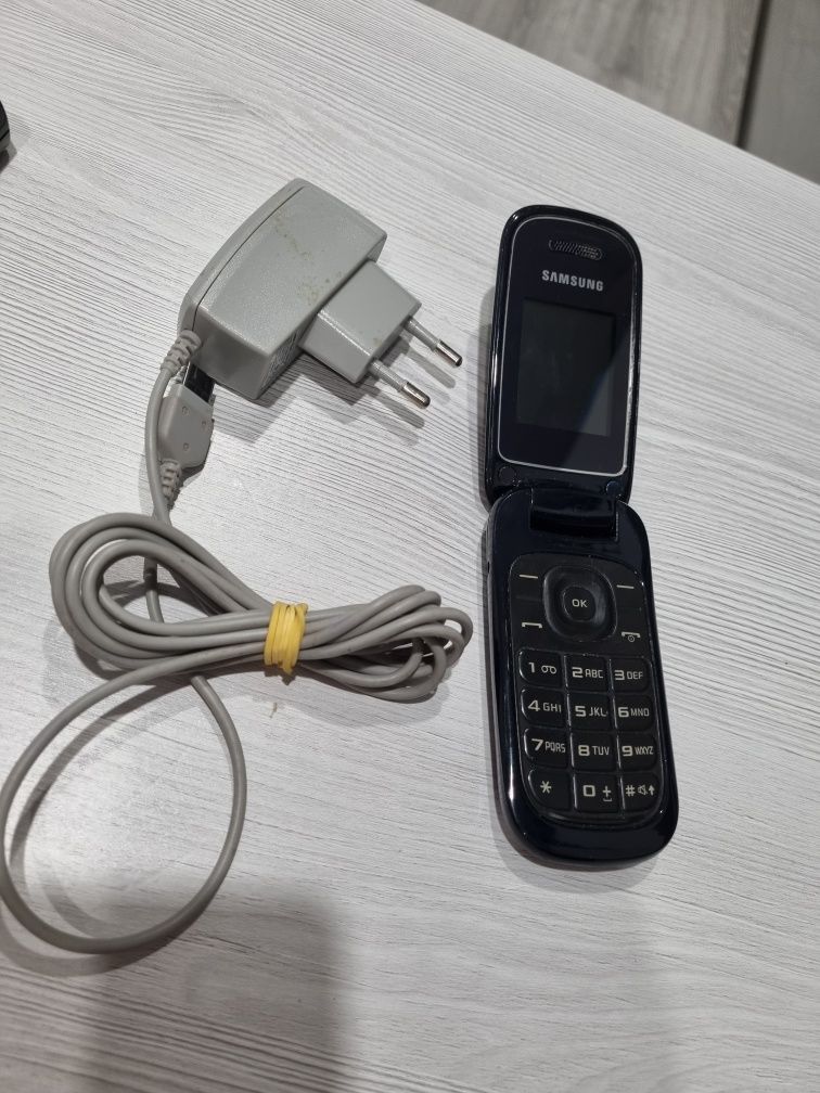 Telefon GT-E1270  cu clapeta cu încărcător original