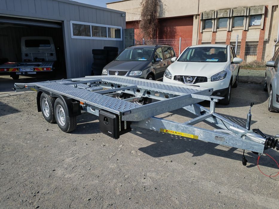 Платформа ремарке под наем за превоз на автомобили.