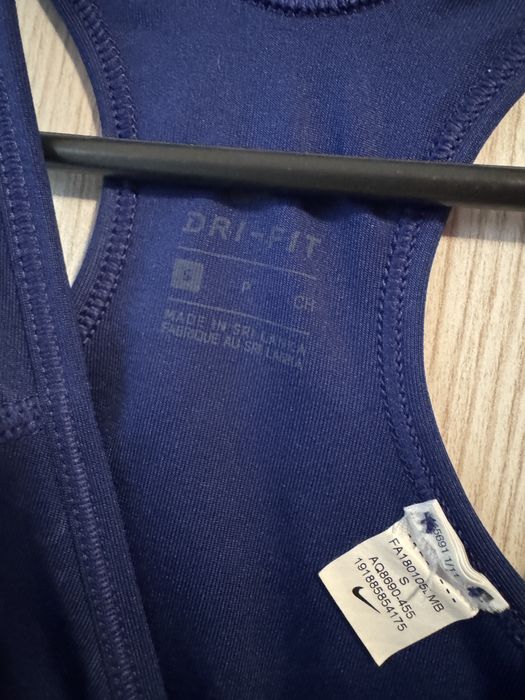 Nike - бюстие размер S