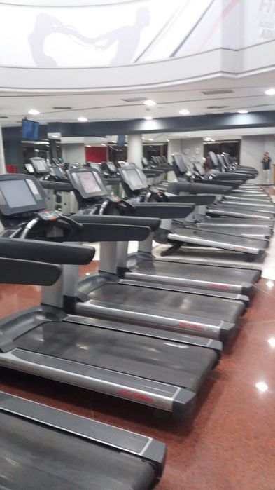 Depozit aparate profesionale life fitness