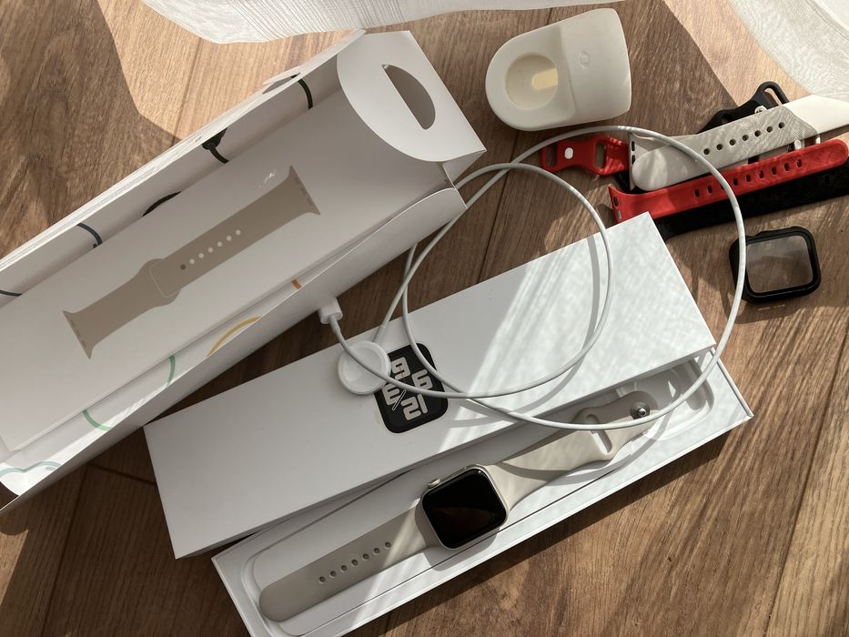 Apple watch SE 2nd Gen 40mm Starlight