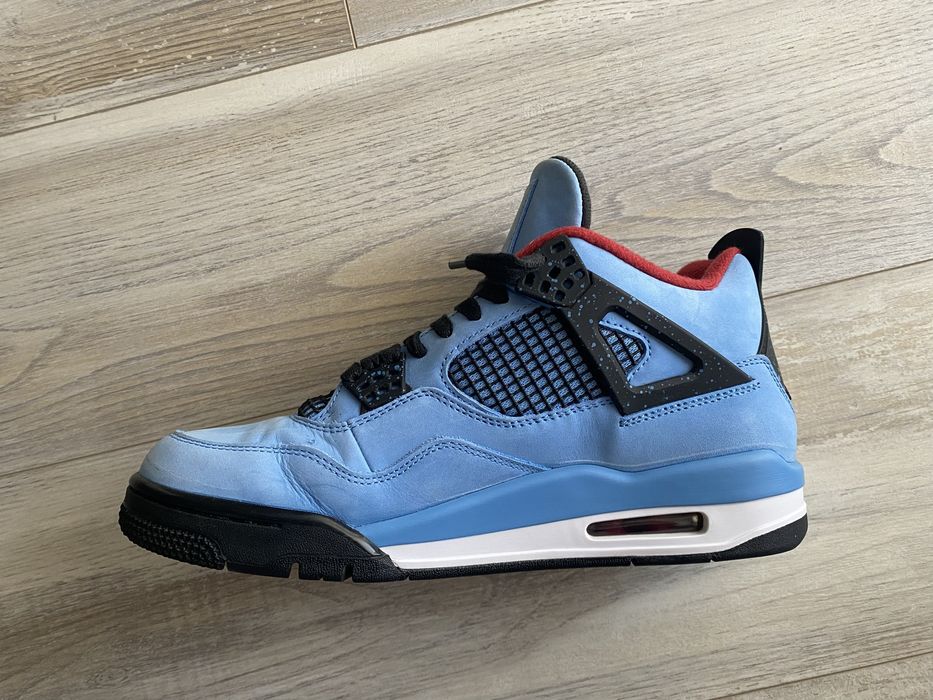 Jordan 4 Travis Scott