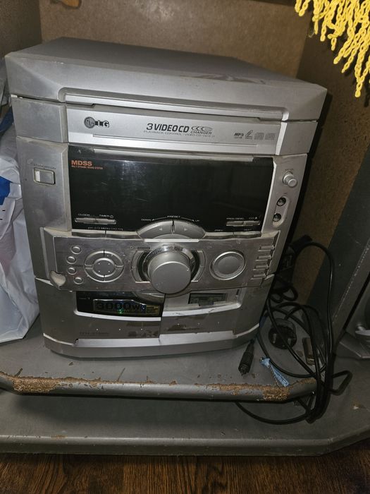 Televizor kompyuter protsessori 2 ta kalonka 1 ta dvd kalonka