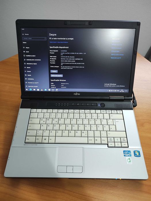 Laptop Fujitsu – i3, SSD, 4GB RAM