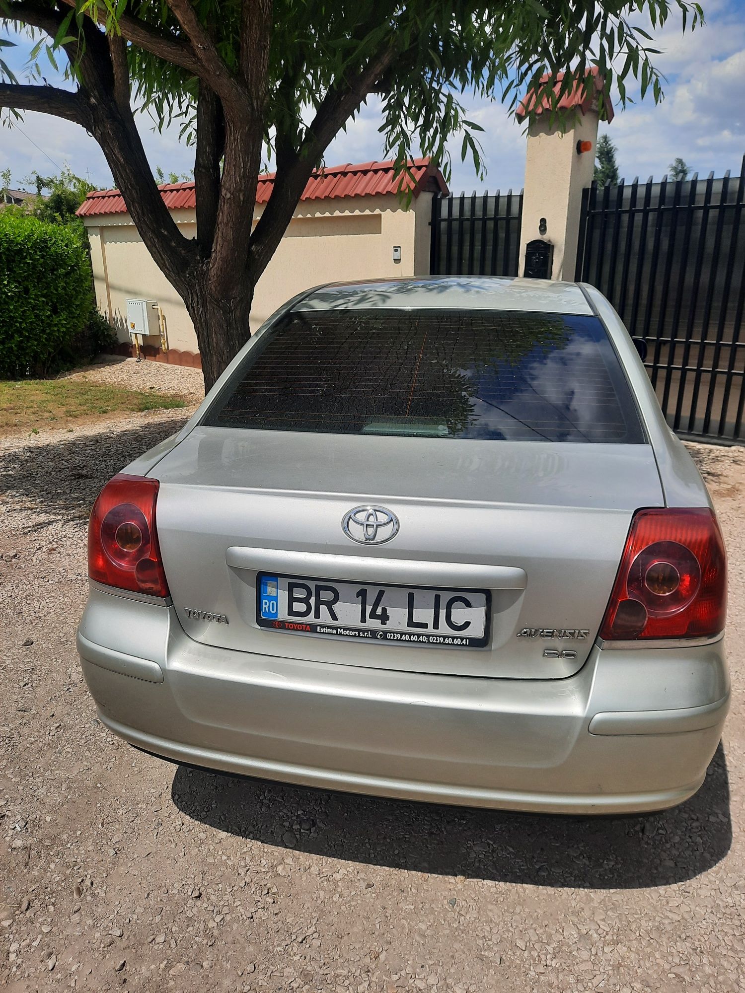 Vând Toyota avensis 2.0 d4d