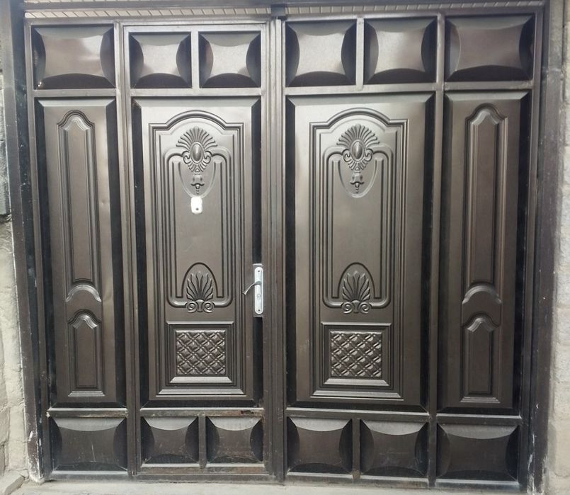 Дарвоза сотилади. Рамкаларисиз.