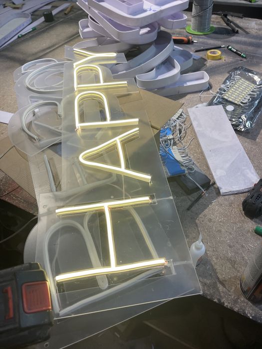 Neon yozuvlar va  reklama/Неон вывески и декорации