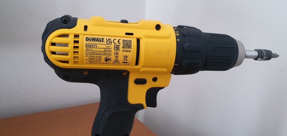 Filetanta DeWalt Bormașină 18V-  baterie 4A + încărcator