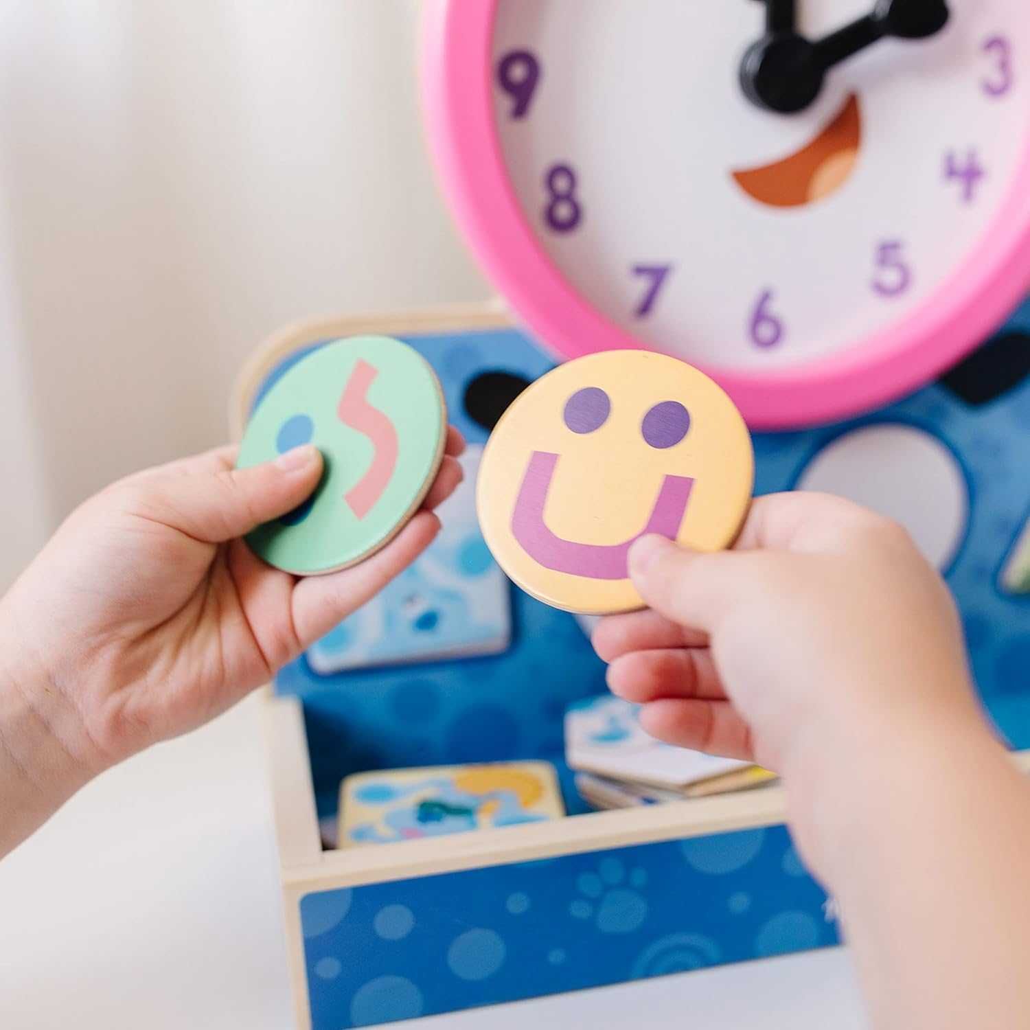 Дървен образователен часовник с магнитни карти Melissa and Doug
