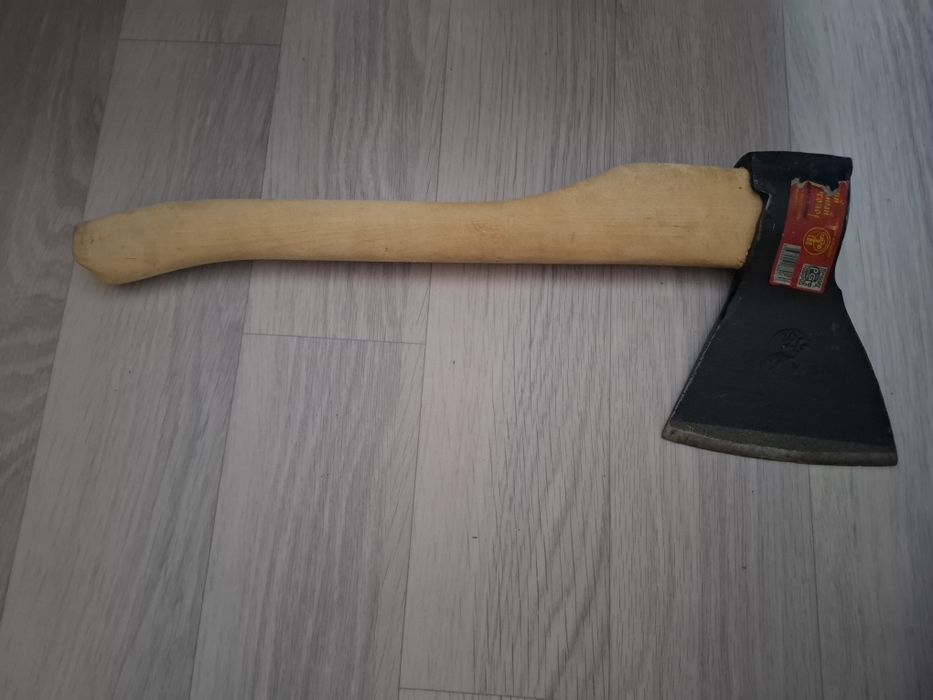 Продам новый  топор