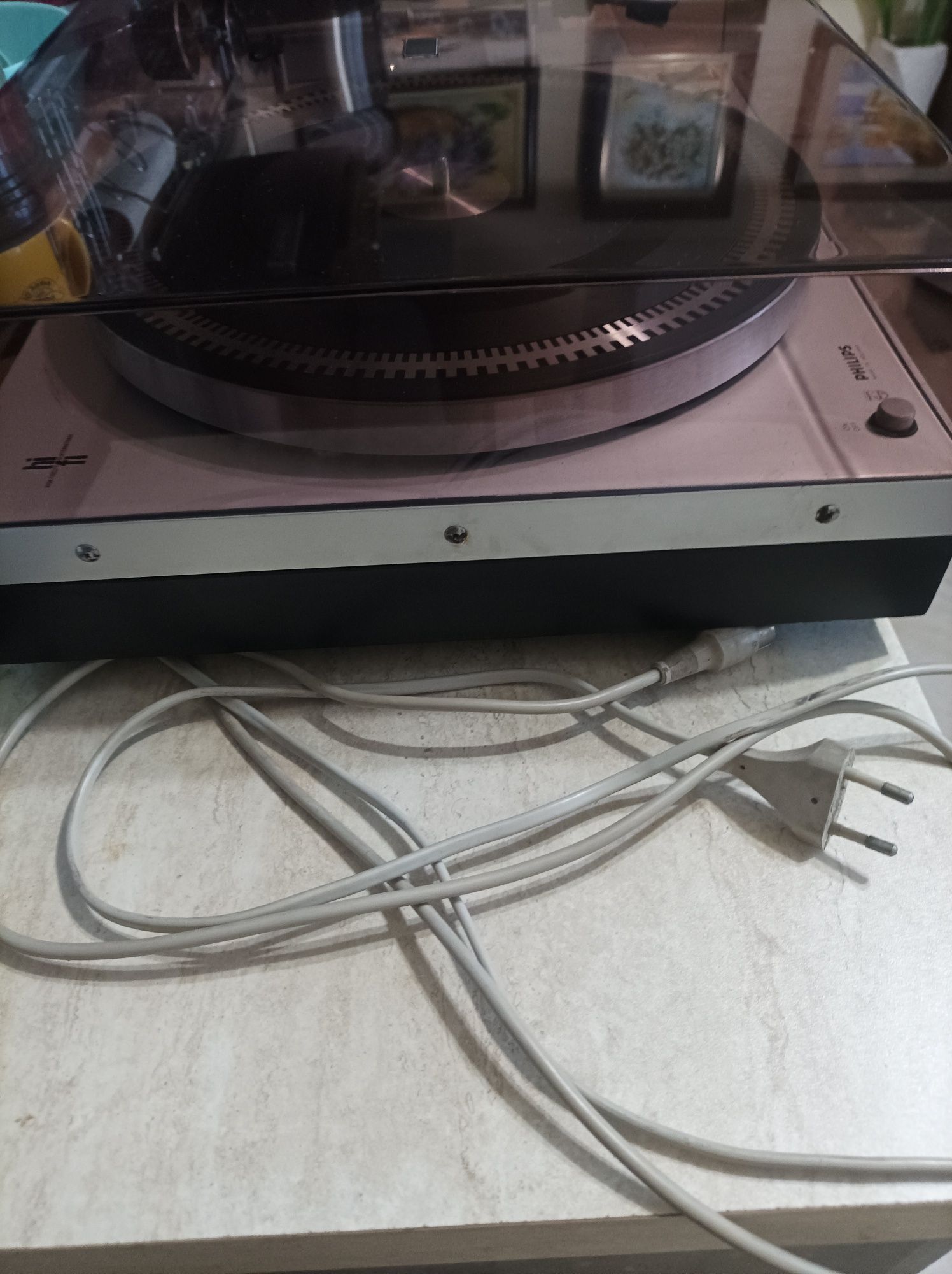 Продавам рядък аудиофилски грамофон Philips 22GA312