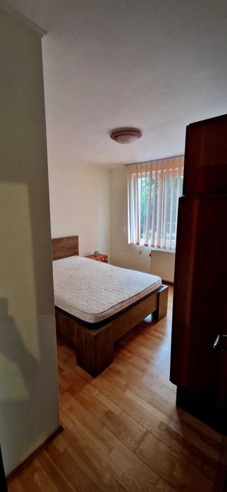 Închiriez apartament 4 camere zona Tractorul