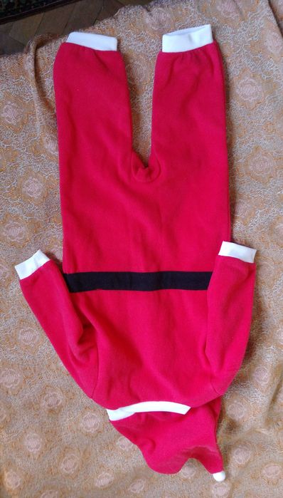 Продавам Бебешки екип на Дядо Коледа – нов