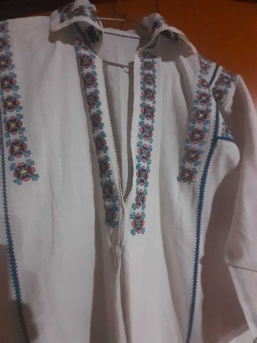 Vand marame si cămăși  populare barbatesti din zona Teleorman oltenia